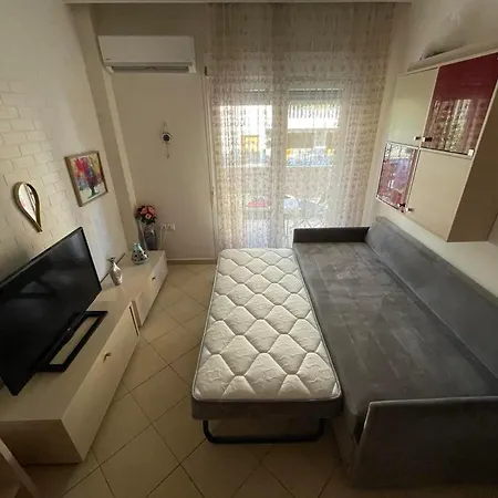 Brick Appartement Néa Péramos